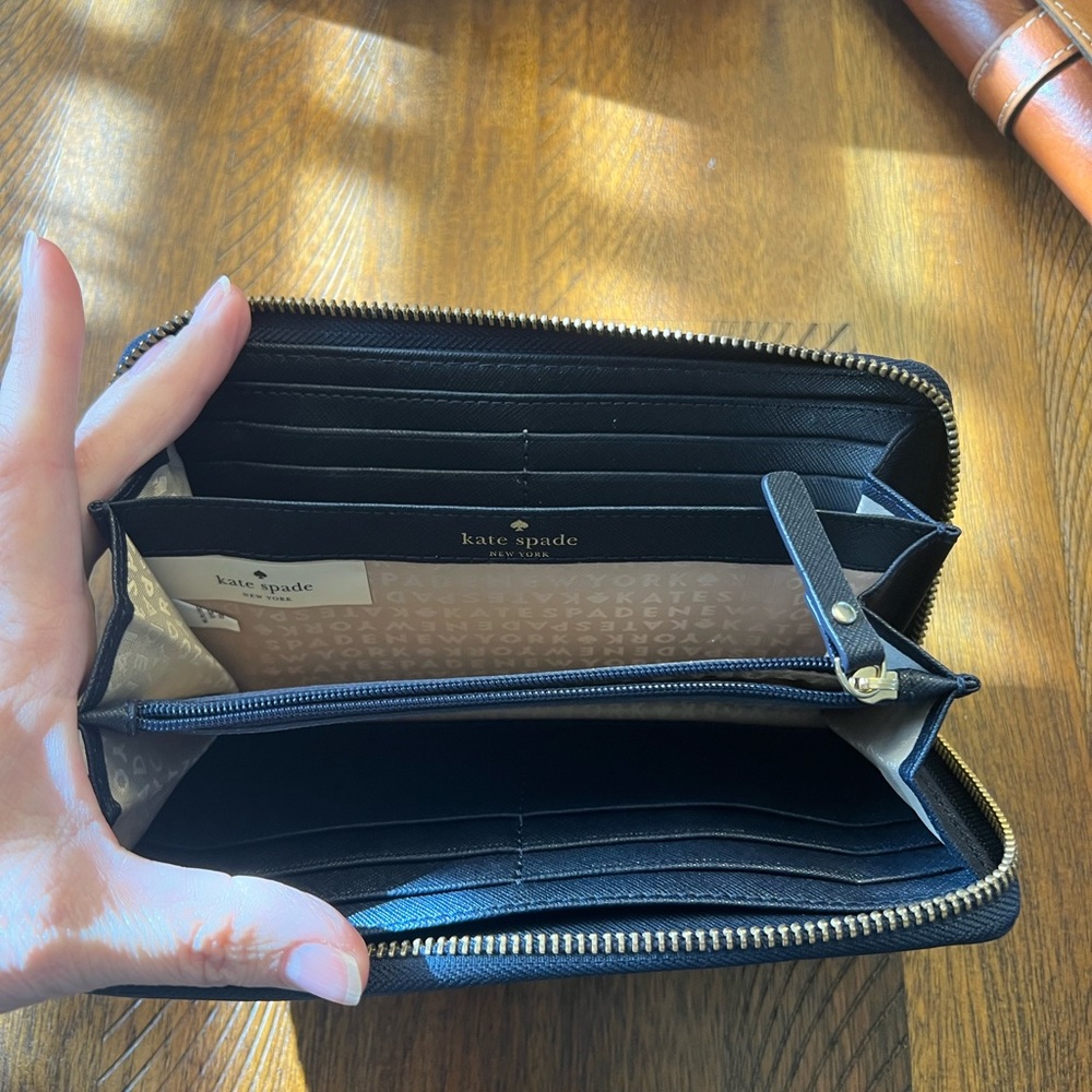 Clean wallet - Picture 2 of 2